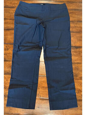 Lisette L Montreal  Black Pull on Stretch Dress Pant, Size 10  (see pic)